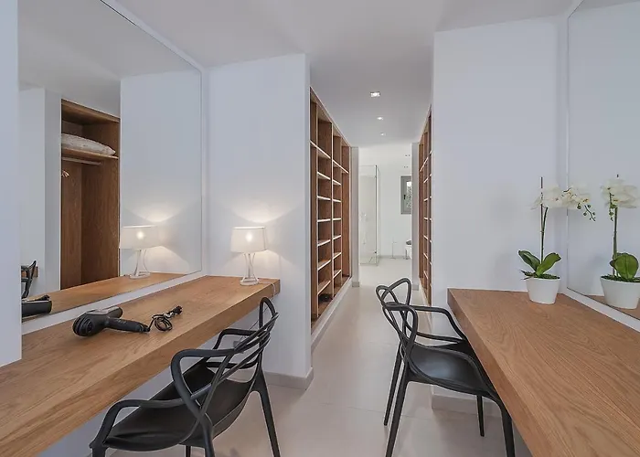 Luxury Phoenix * 波连萨港